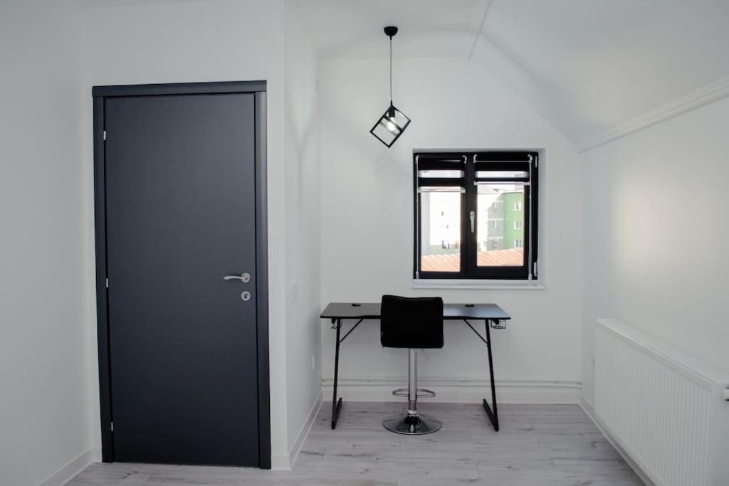 Ferienwohnung Pentgarden Penthouse Jacuzzi Târgu Jiu Exterior foto