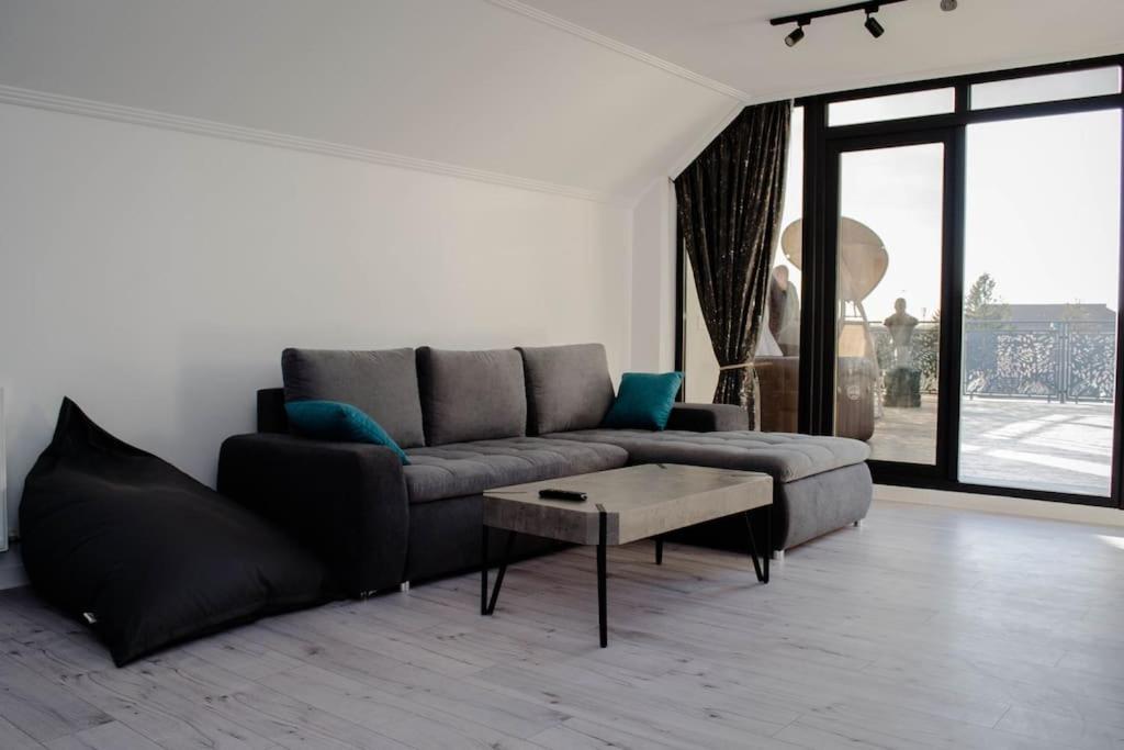 Ferienwohnung Pentgarden Penthouse Jacuzzi Târgu Jiu Exterior foto