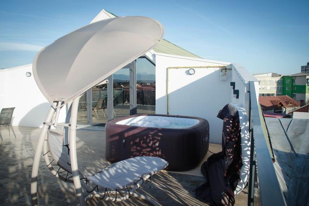 Ferienwohnung Pentgarden Penthouse Jacuzzi Târgu Jiu Exterior foto