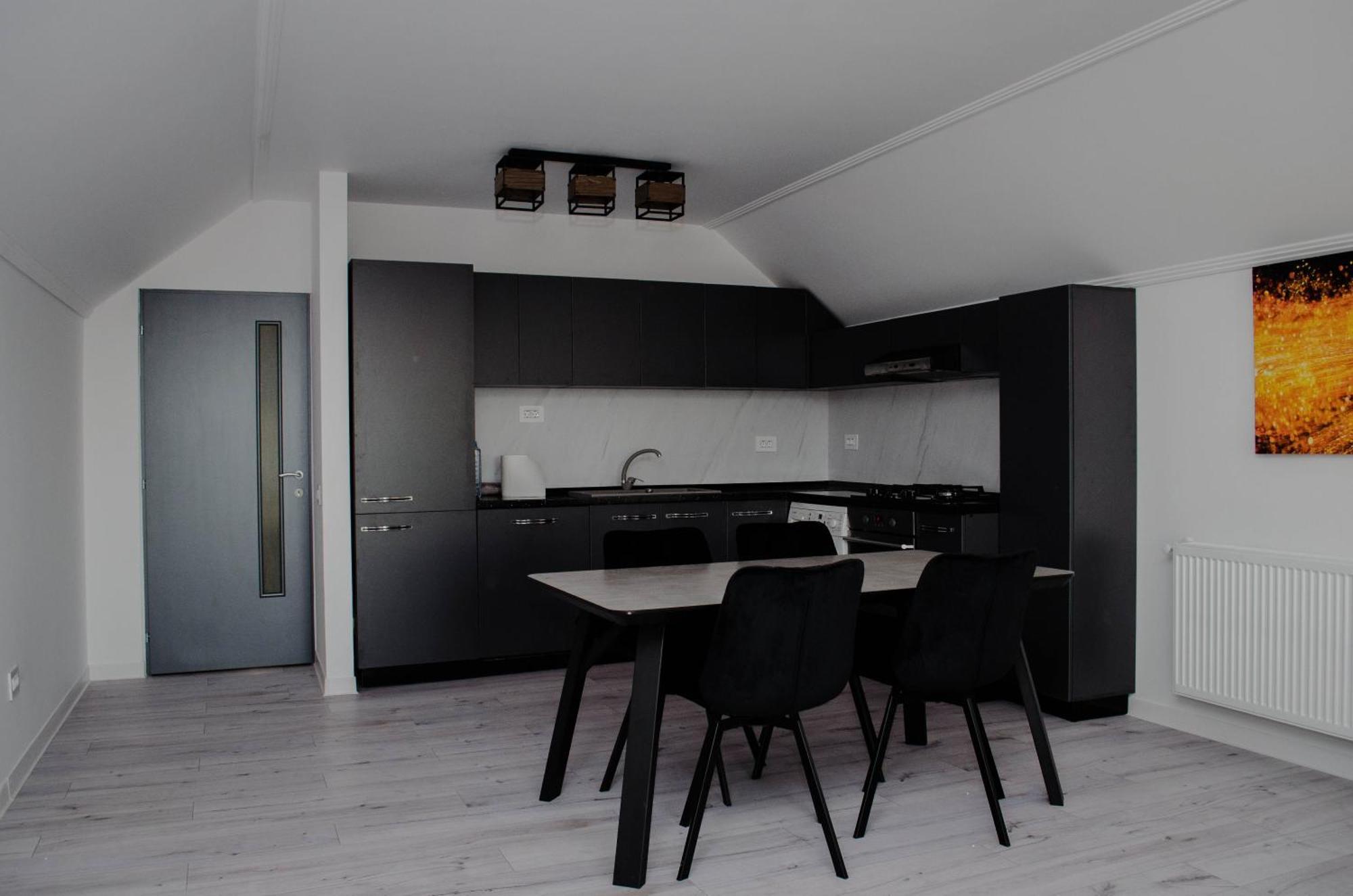 Ferienwohnung Pentgarden Penthouse Jacuzzi Târgu Jiu Exterior foto