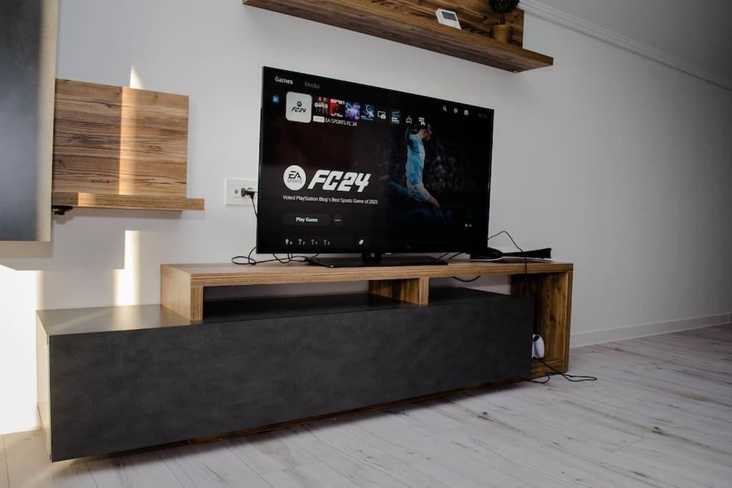 Ferienwohnung Pentgarden Penthouse Jacuzzi Târgu Jiu Exterior foto