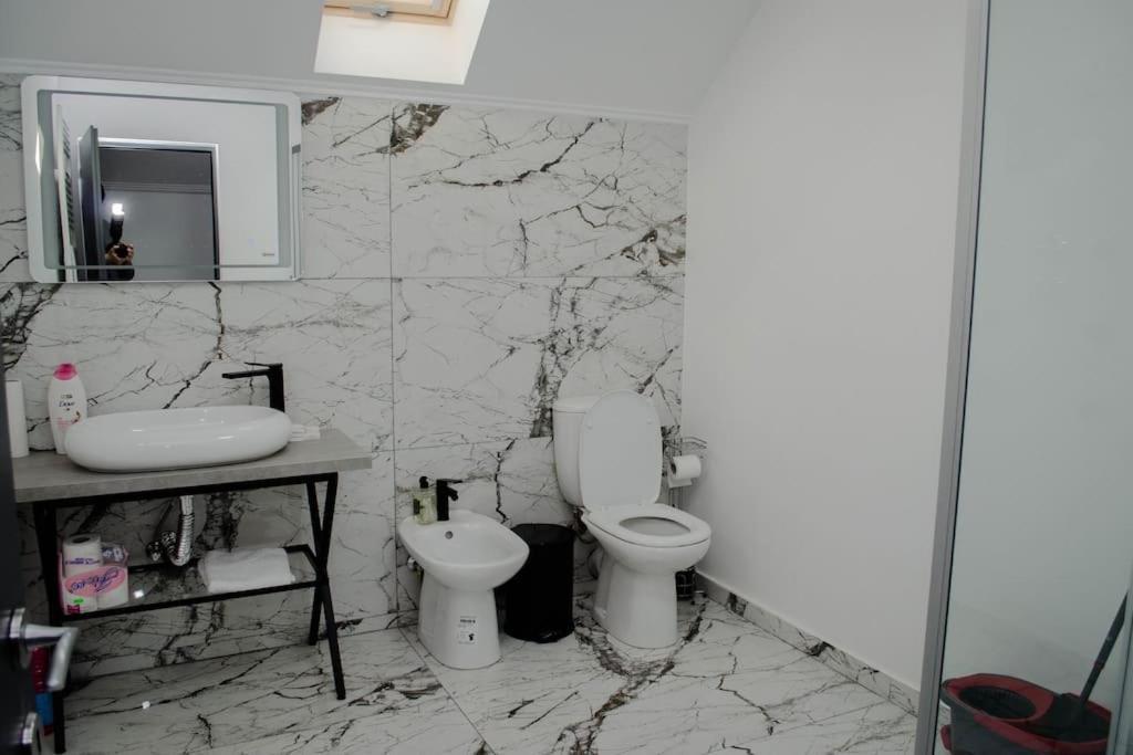 Ferienwohnung Pentgarden Penthouse Jacuzzi Târgu Jiu Exterior foto