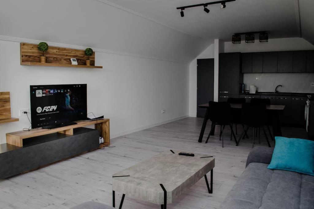 Ferienwohnung Pentgarden Penthouse Jacuzzi Târgu Jiu Exterior foto