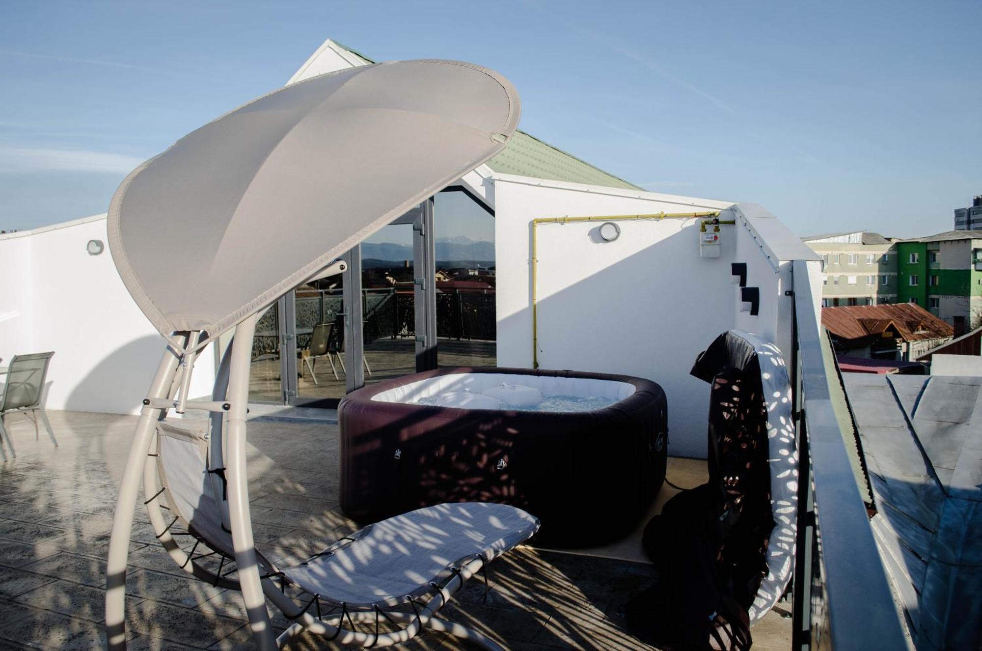 Ferienwohnung Pentgarden Penthouse Jacuzzi Târgu Jiu Exterior foto