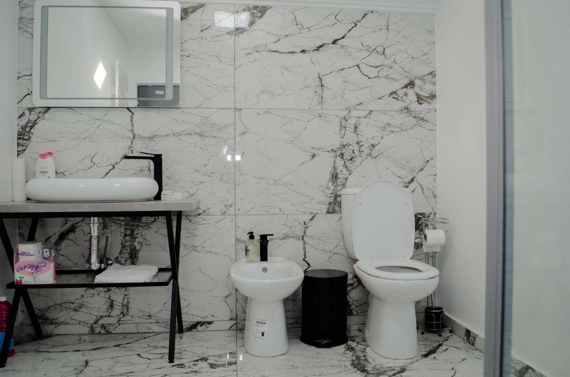 Ferienwohnung Pentgarden Penthouse Jacuzzi Târgu Jiu Exterior foto