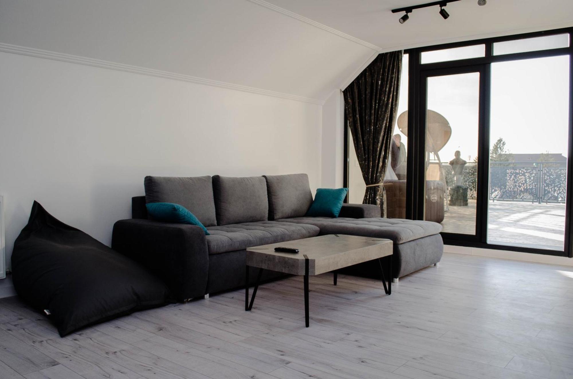 Ferienwohnung Pentgarden Penthouse Jacuzzi Târgu Jiu Exterior foto